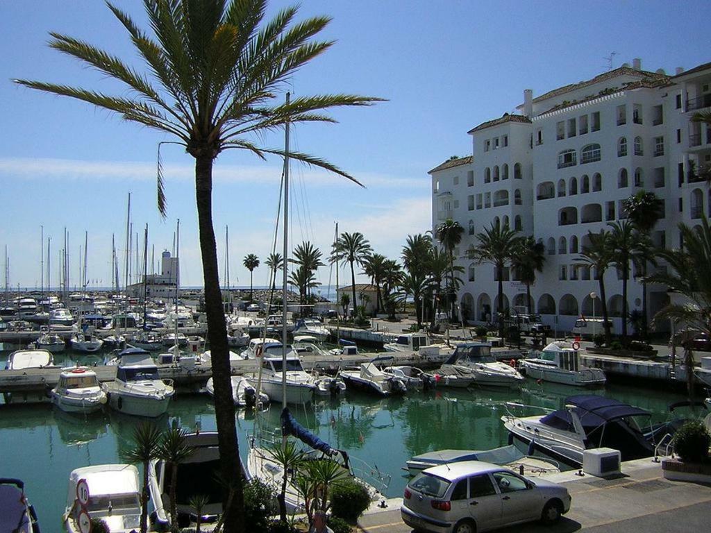 Casares Appart 2 Ch Dans Parc Tropical Avec Vue Sur Mer, Montagne Et Piscine Apartment Luaran gambar