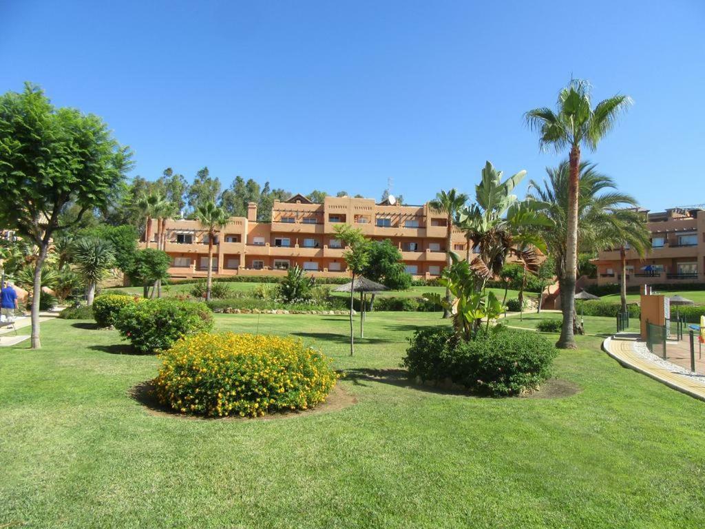 Casares Appart 2 Ch Dans Parc Tropical Avec Vue Sur Mer, Montagne Et Piscine Apartment Luaran gambar