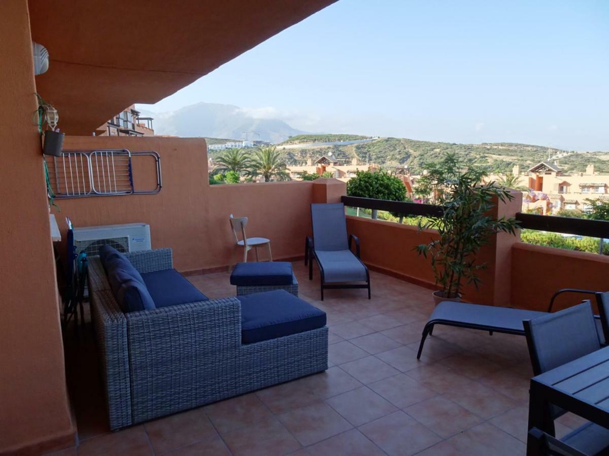 Casares Appart 2 Ch Dans Parc Tropical Avec Vue Sur Mer, Montagne Et Piscine Apartment Luaran gambar