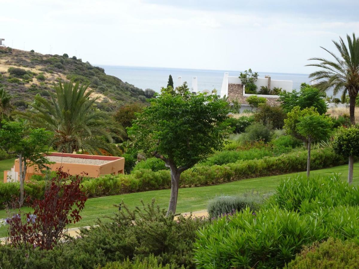 Casares Appart 2 Ch Dans Parc Tropical Avec Vue Sur Mer, Montagne Et Piscine Apartment Luaran gambar